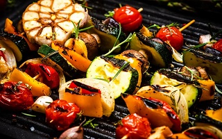 A képen egy gazdag grill-rács látható.